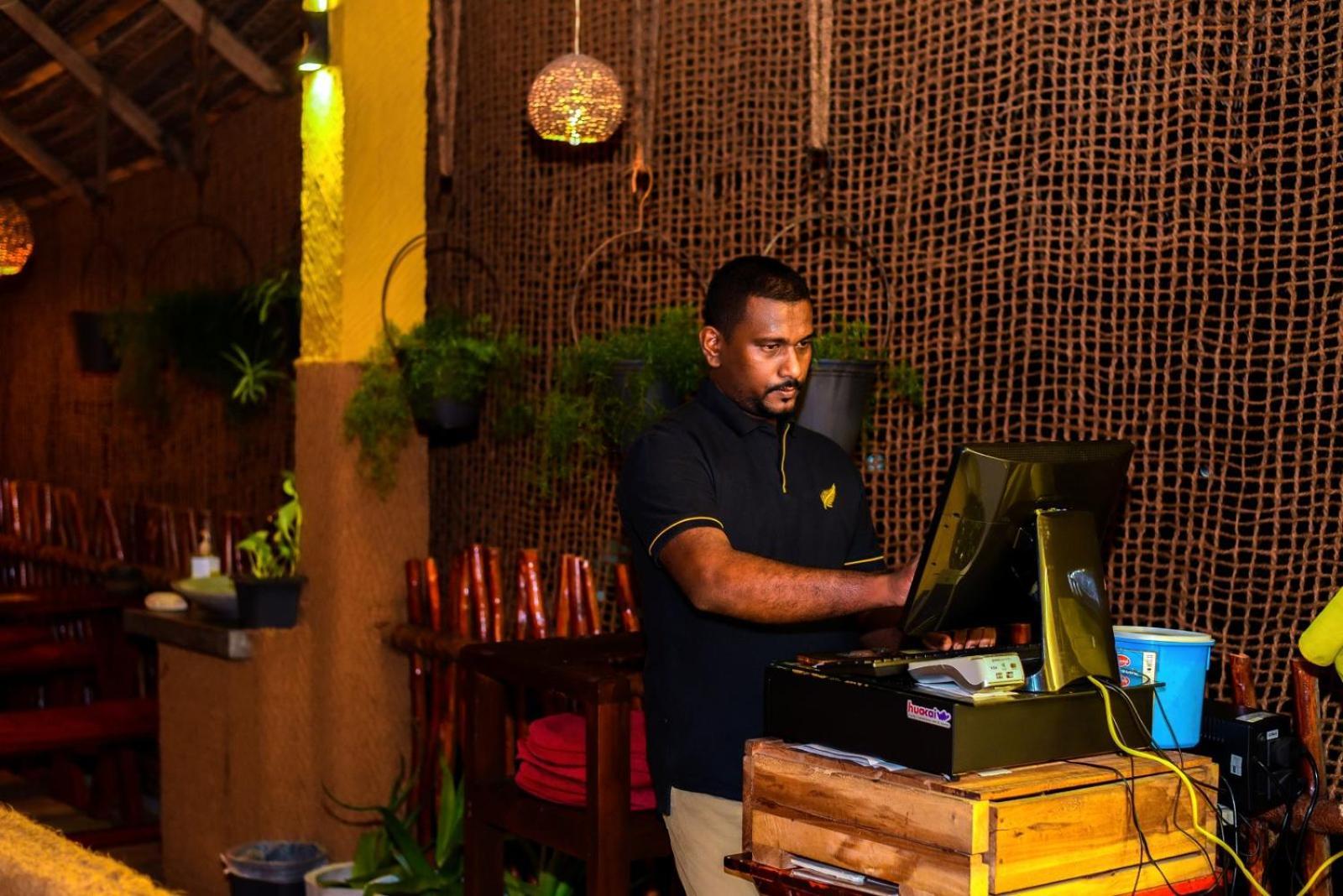 Coconut Style Restaurant & Milinda Guest Hotel Unawatuna Exterior foto